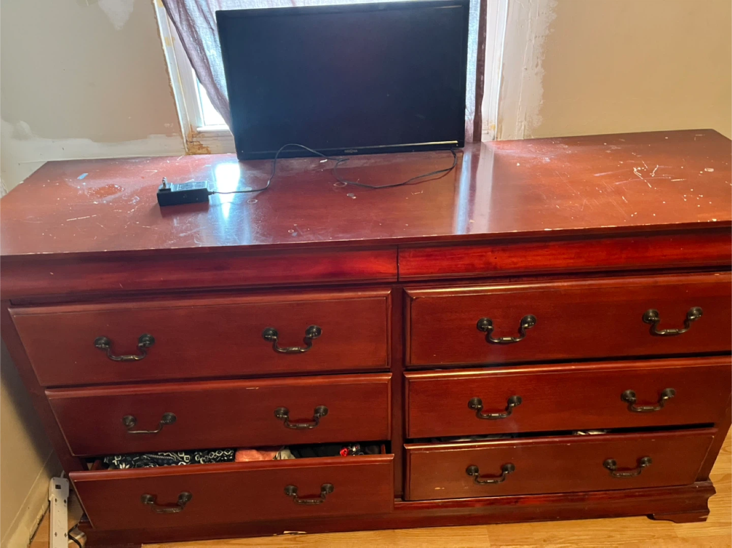Wooden Dresser with 8 Drawers