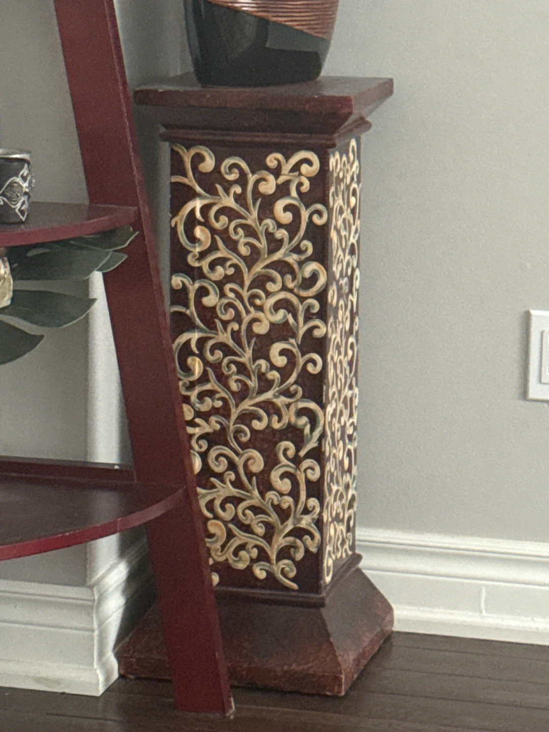 Decorative Pedestal Stand