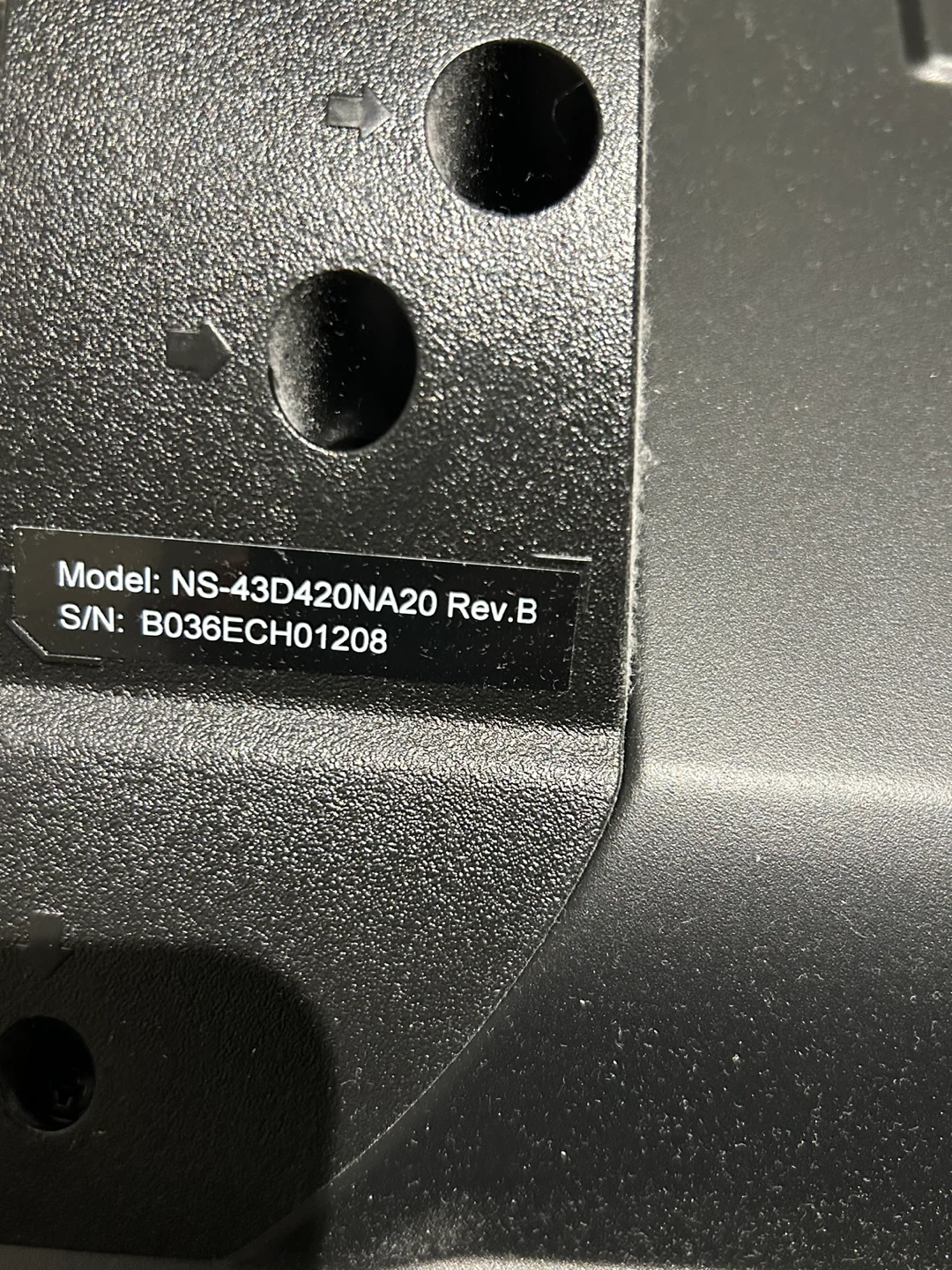 Broken***Insignia 43" LED TV NS-43D420NA20 - photo 4