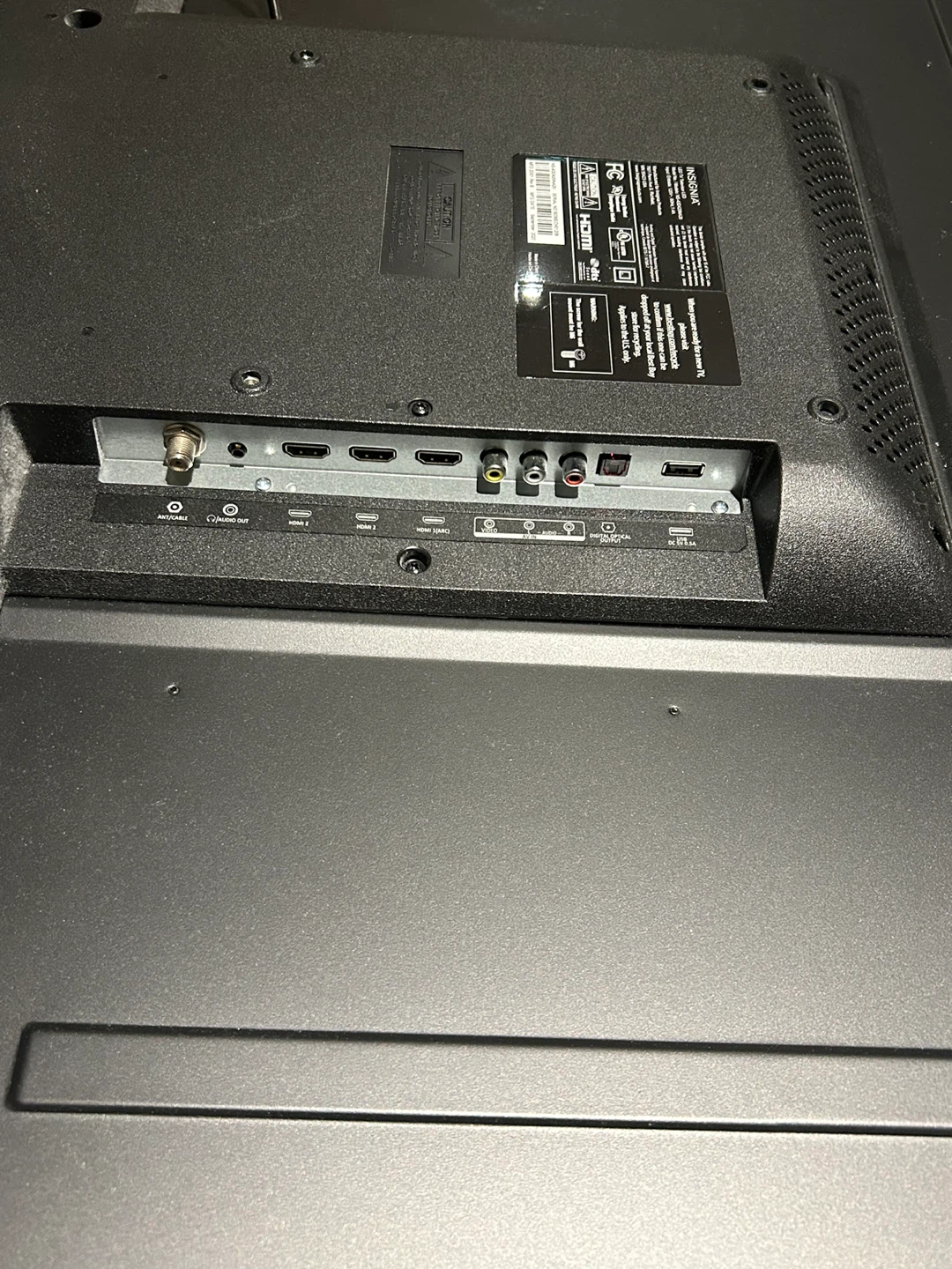 Broken***Insignia 43" LED TV NS-43D420NA20 - photo 3