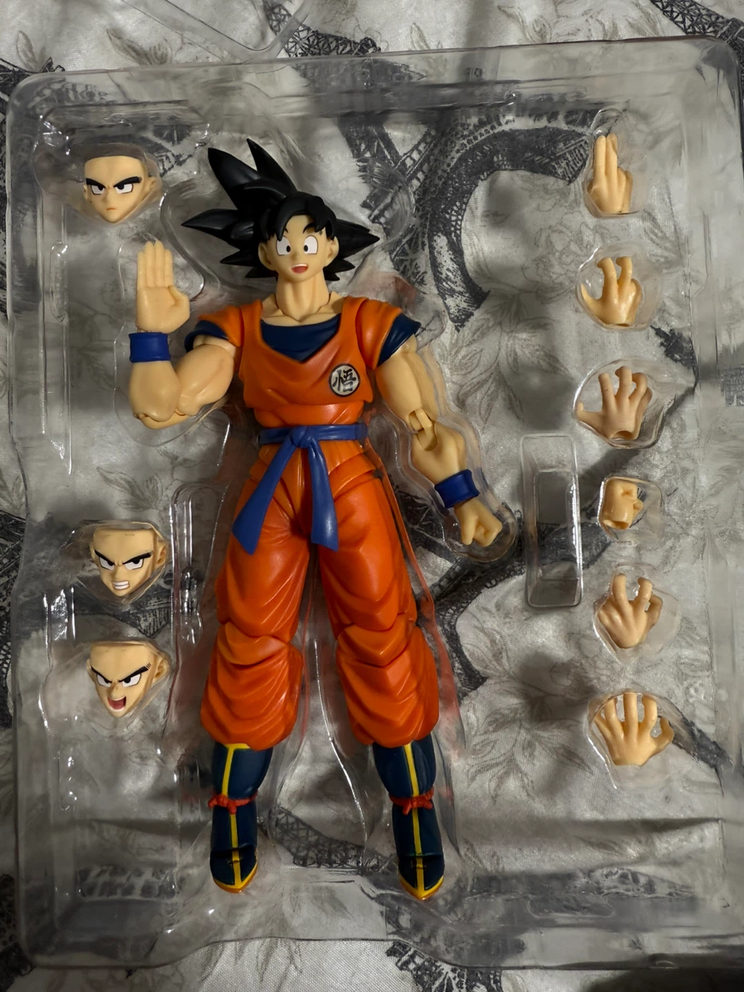 S.H.Figuarts Son Goku A Saiyan Raised on Earth Action Figure - photo 2