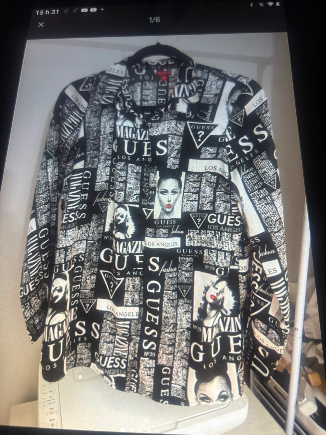 Chemise Guess à motifs journal