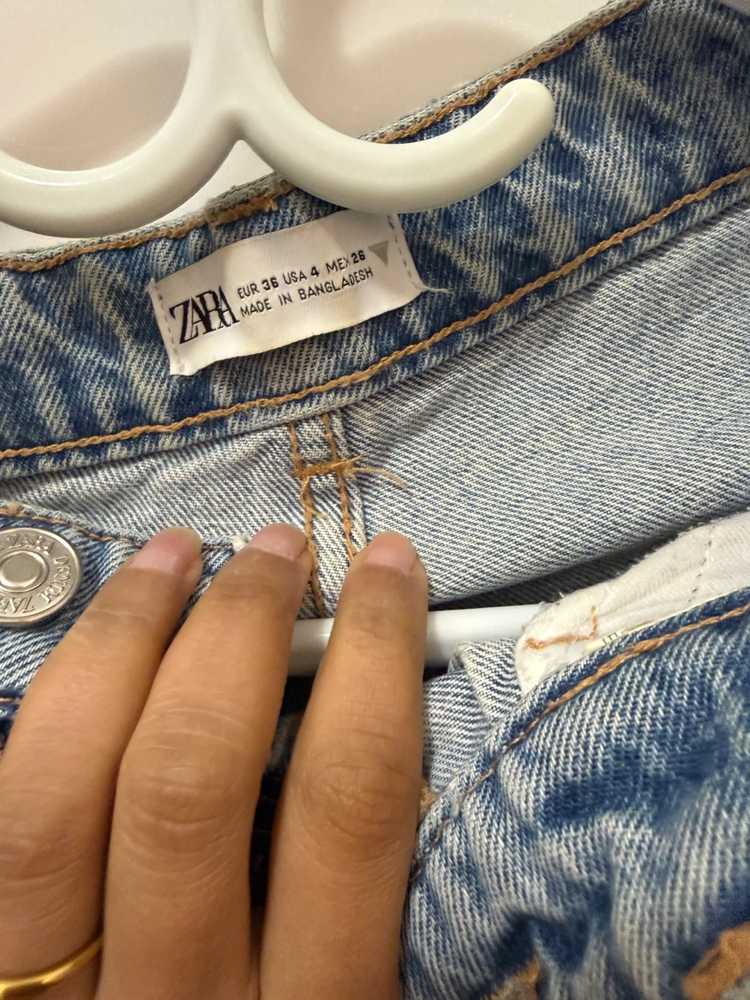 Zara Women's Light Wash Jeans (size 4) - photo 2
