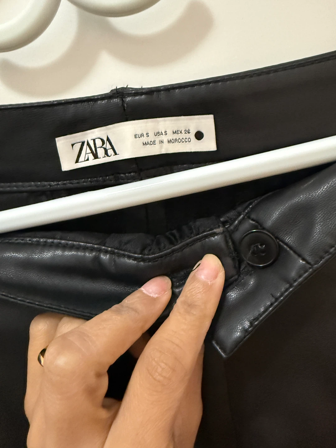 Zara Black Faux Leather Pleated Pants Size S - photo 2