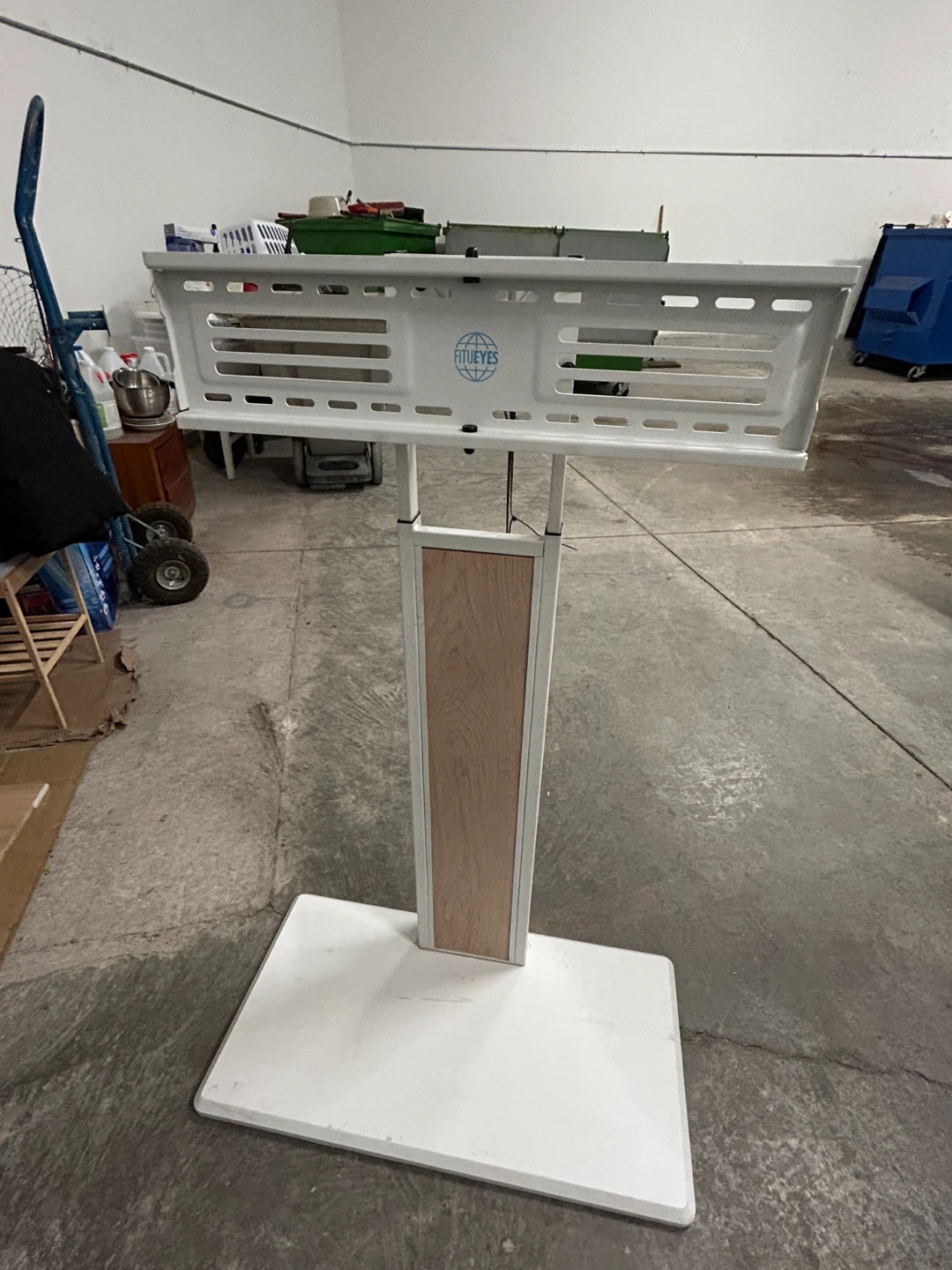FITUEYES TV Stand with Wheels