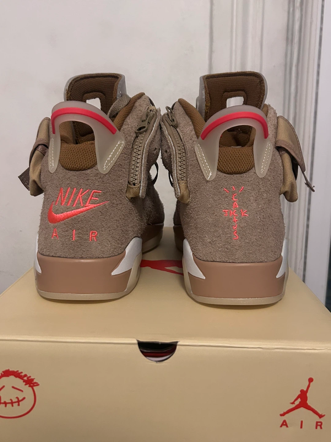 Travis Scott x Air Jordan 6 British khaki - photo 4