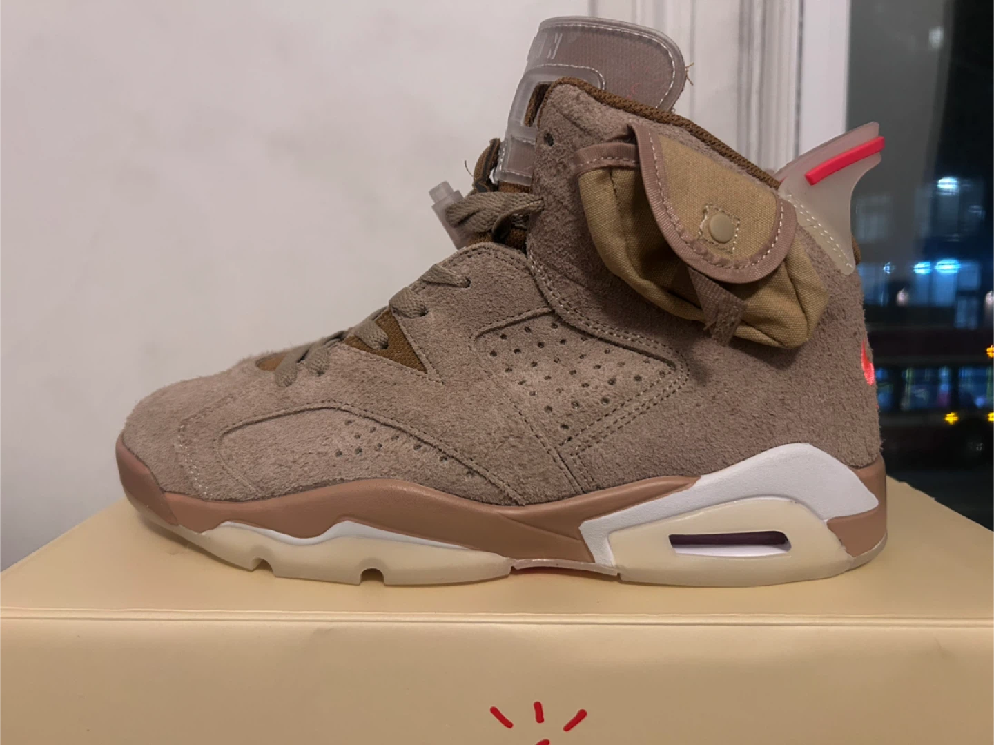 Travis Scott x Air Jordan 6 British khaki - photo 3