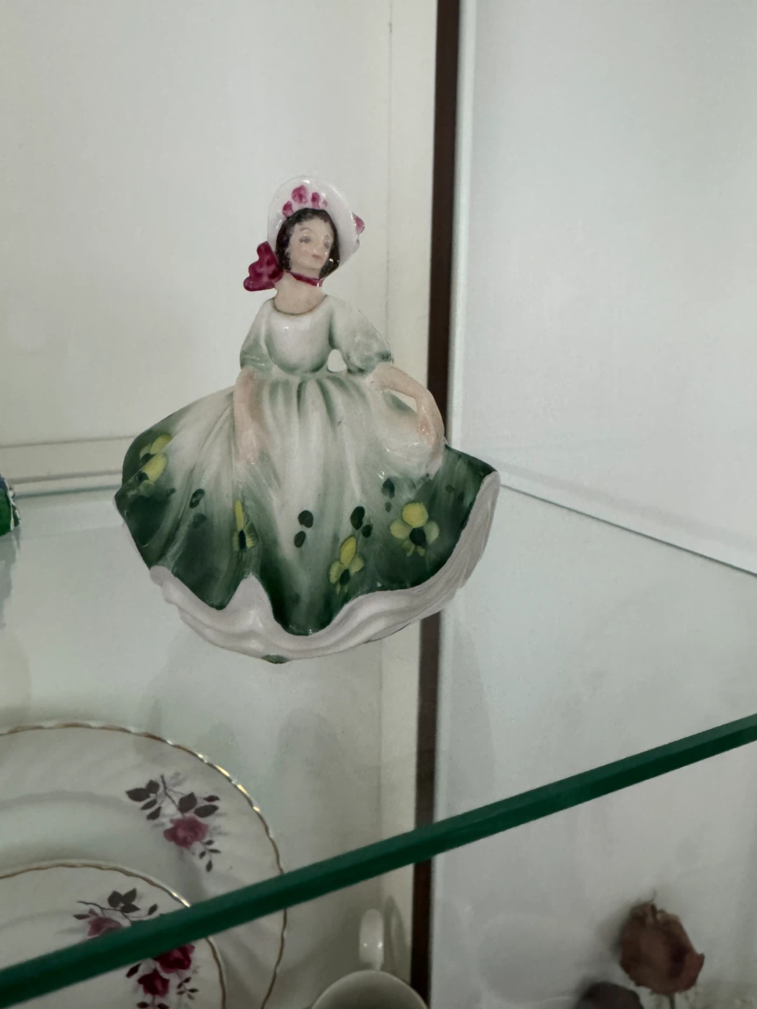Royal Doulton HN 3318 Sunday Best Figurine - photo 5