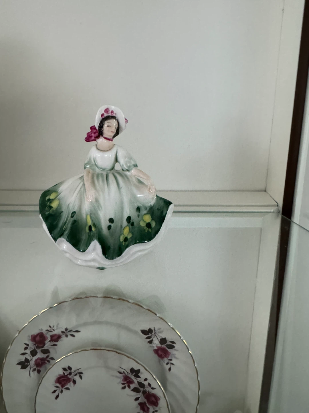 Royal Doulton HN 3318 Sunday Best Figurine - photo 2