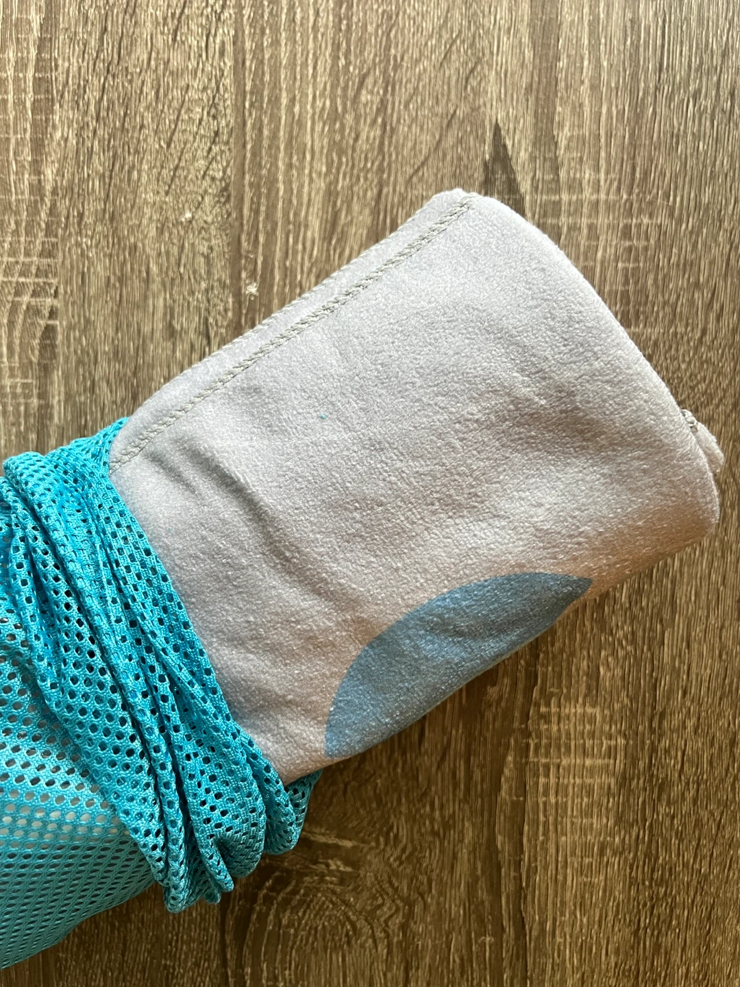 Brand new beach towel with mesh bag and towel clips - photo 5