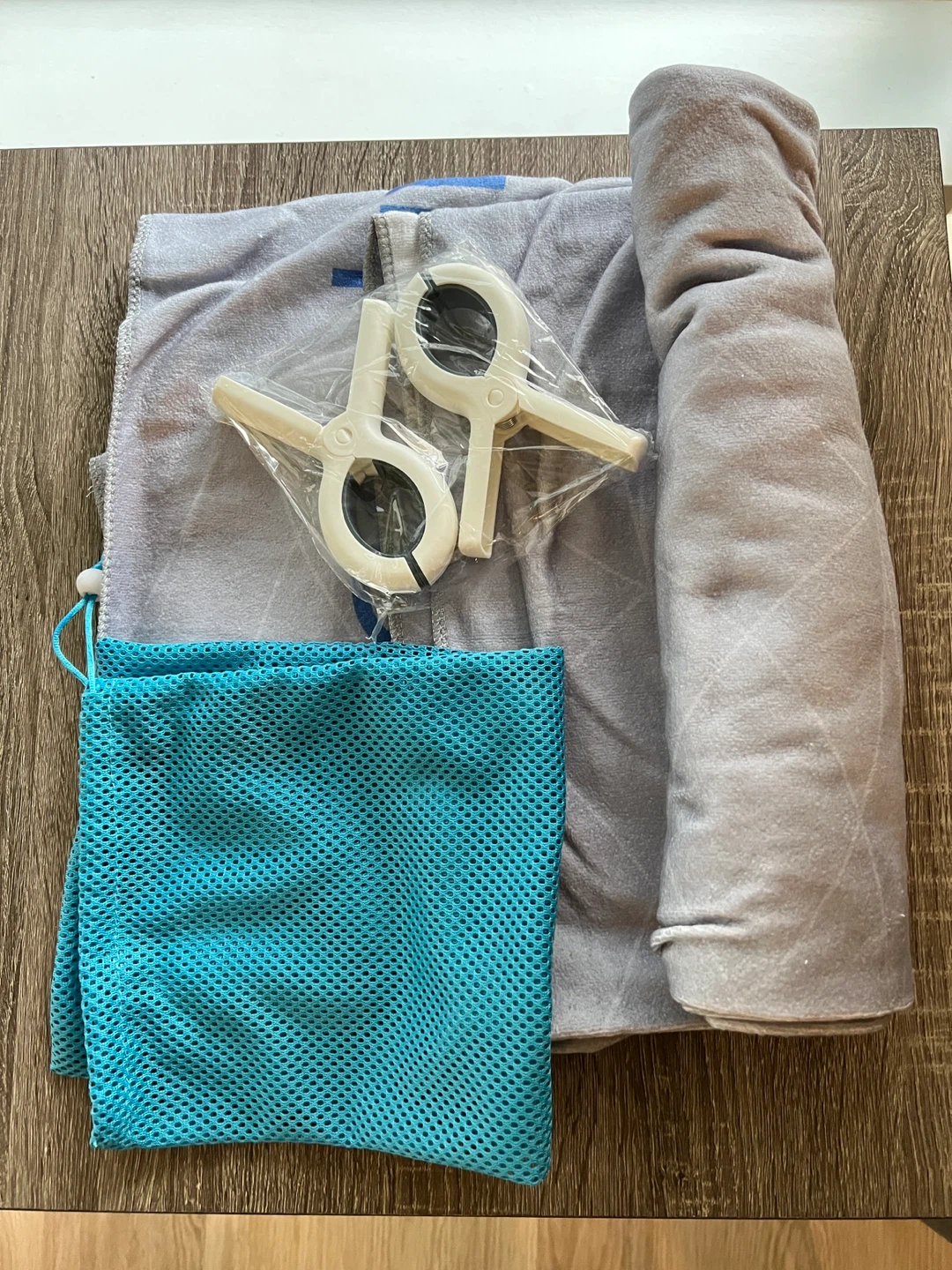 Brand new beach towel with mesh bag and towel clips