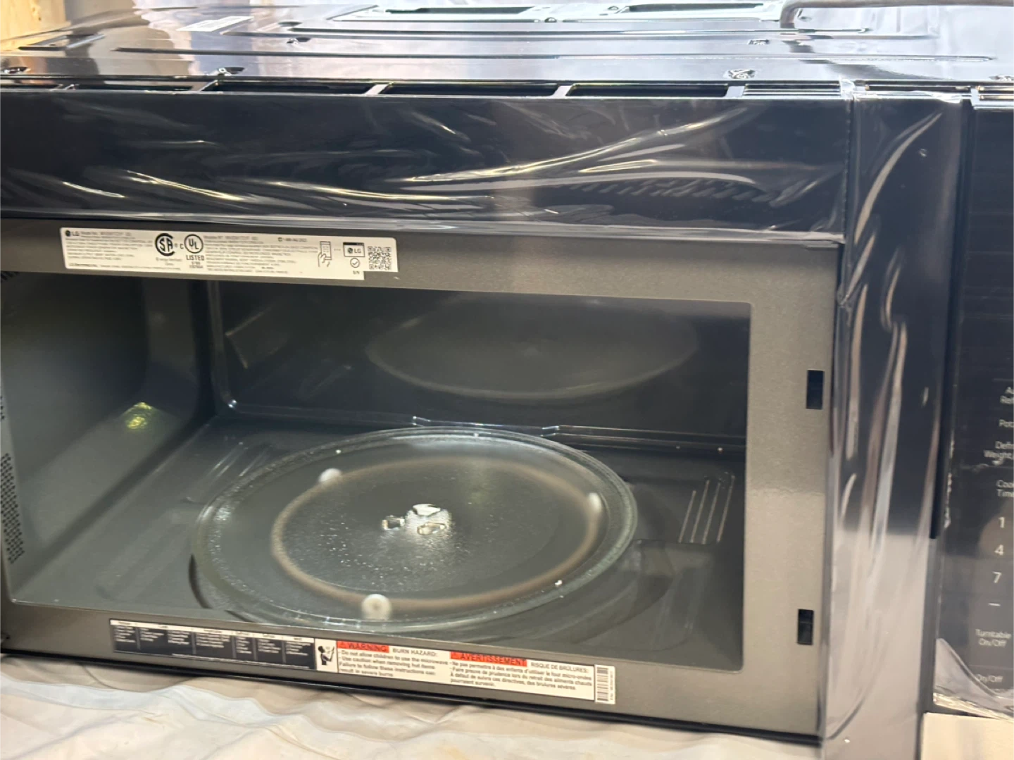 LG Microwave Oven - photo 3