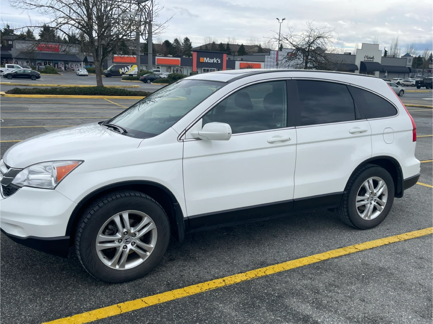 White Honda CR-V SUV - photo 3