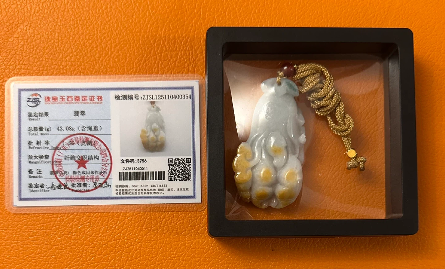 Jade Rare Carved Pendant , Authentic, untreated Burmese jade. - photo 3