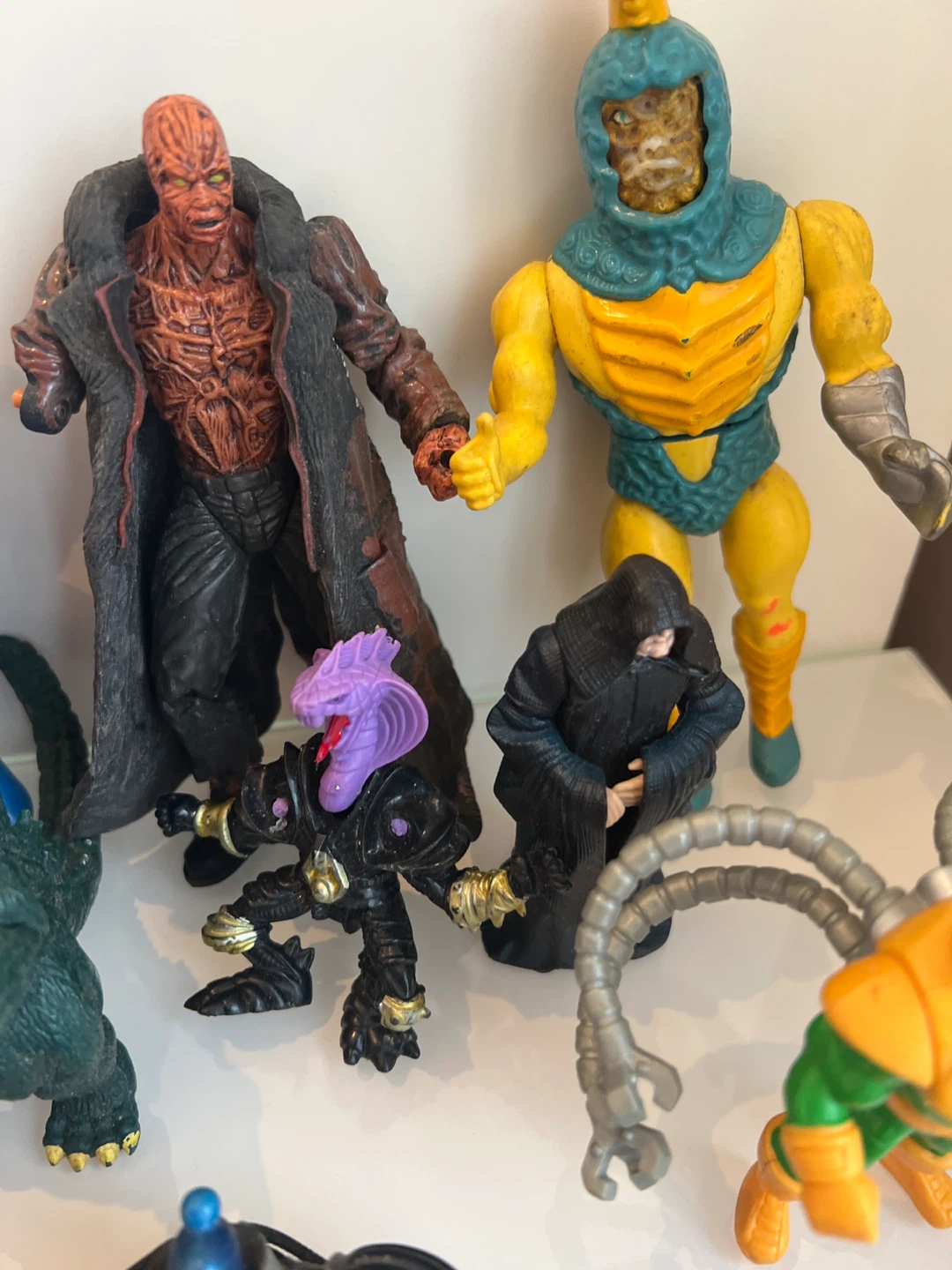 Broken or missing parts  Action Figures Lot - photo 5