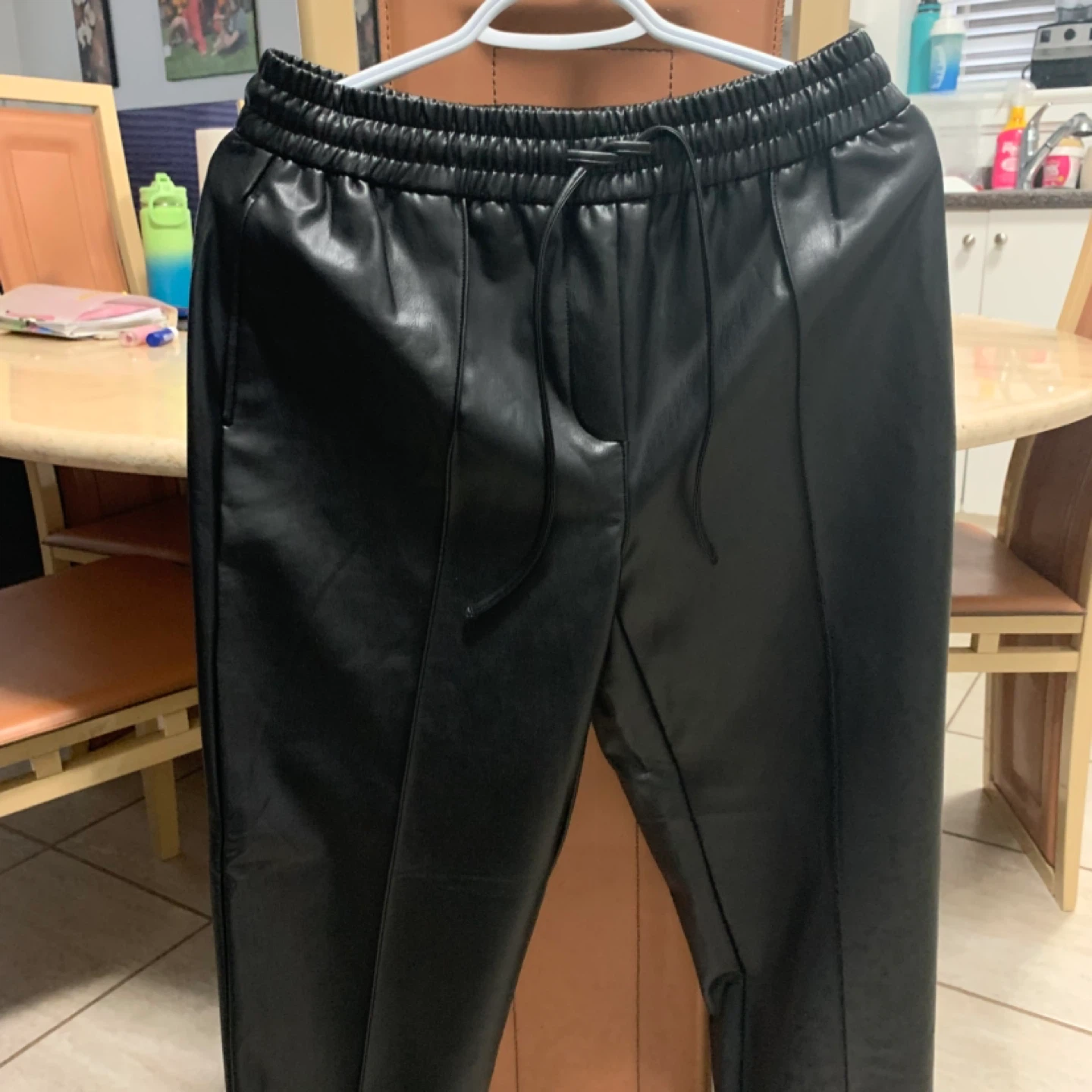 Reitmans Faux Leather Tapered Leg Pants Size 6 - photo 4