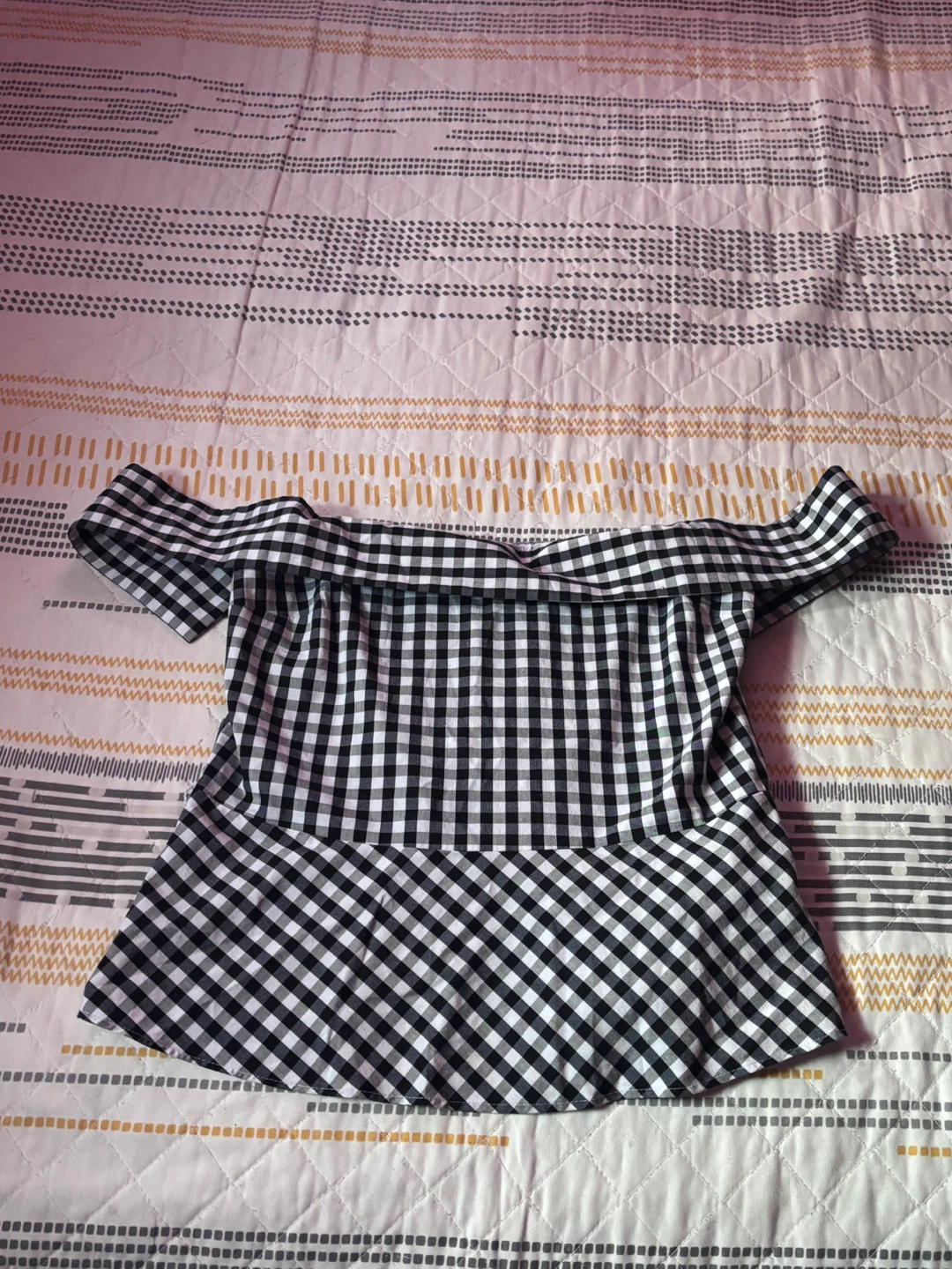 EXPRESS Black & White Gingham Off-the-Shoulder Top Size 0 - photo 3
