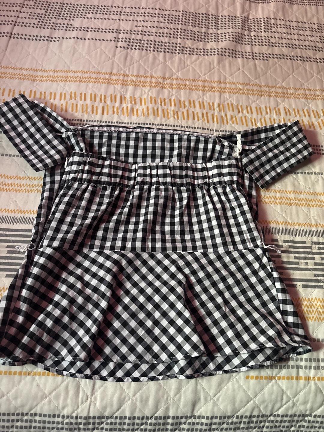 EXPRESS Black & White Gingham Off-the-Shoulder Top Size 0 - photo 5