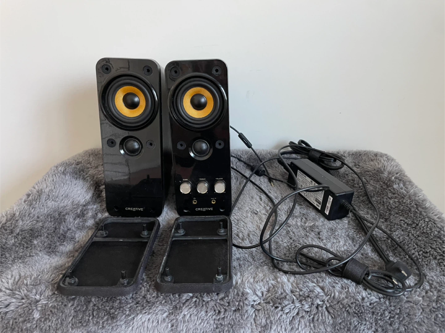 📸 Creative Desktop Speakers with Power Adapter