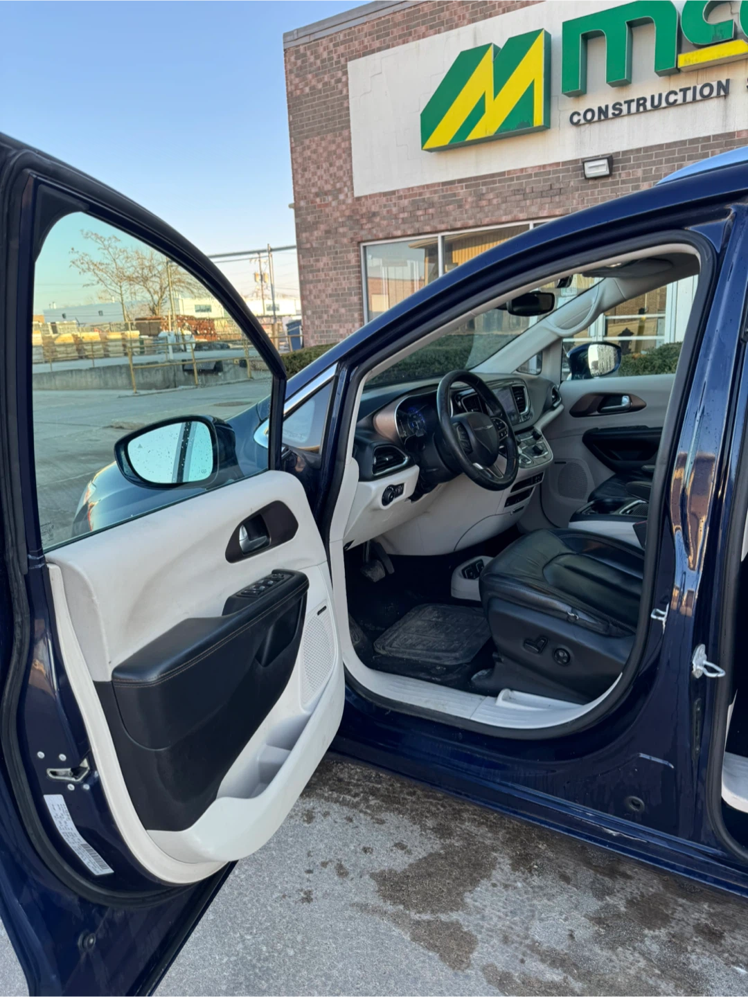 2017 Chrysler Pacifica · Touring-L Plus Minivan 4D - photo 5