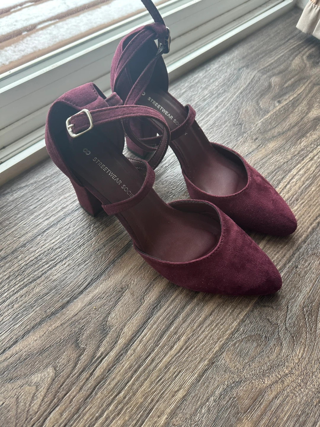 Women’s Velvet Pumps