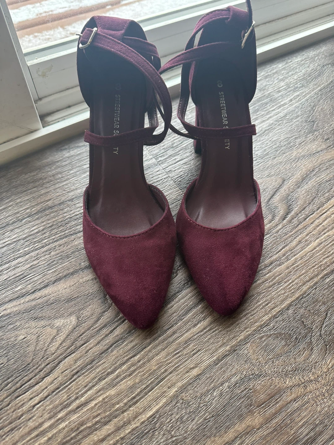 Women’s Velvet Pumps - photo 3