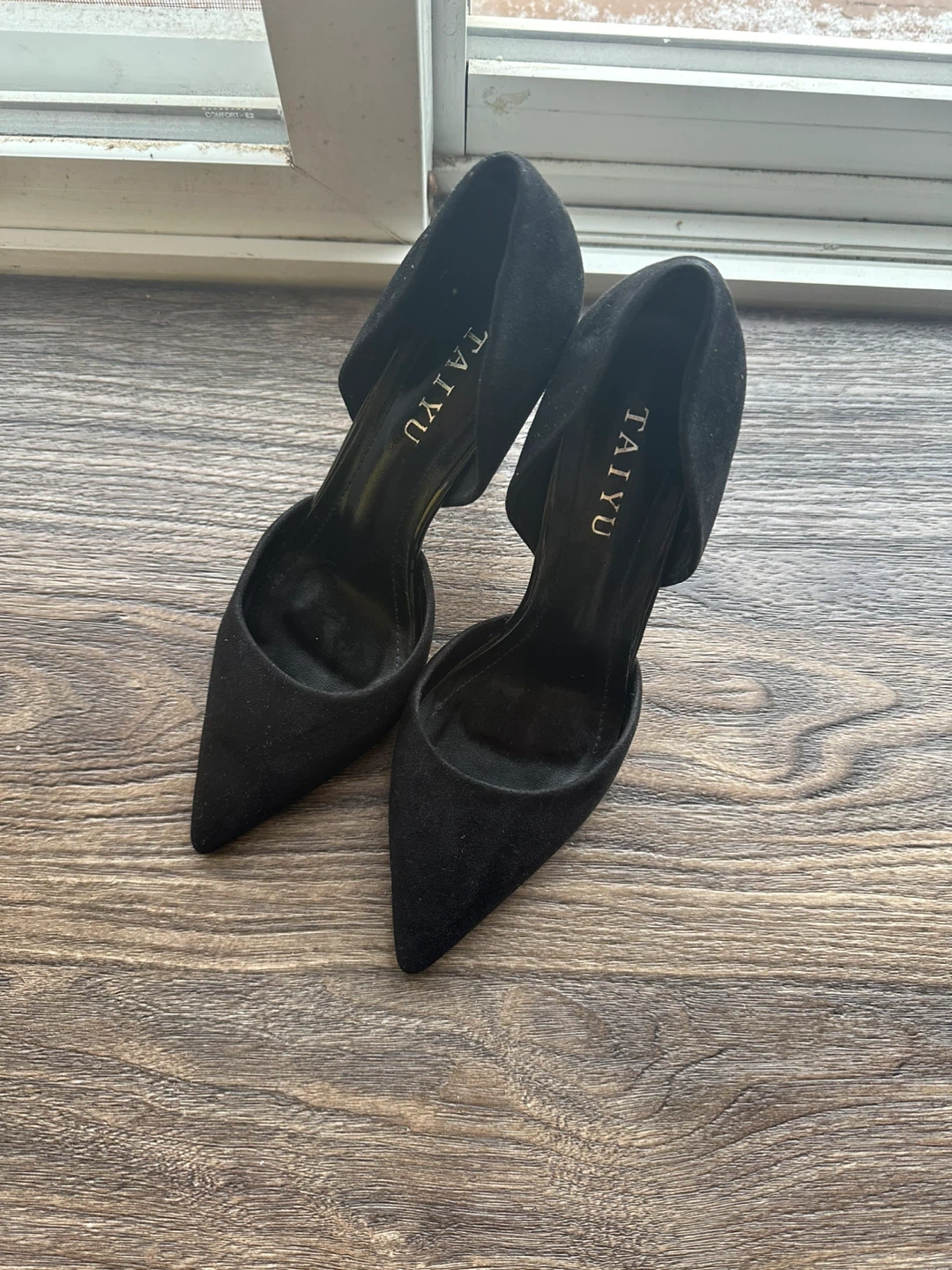Women’s Black Velvet Pumps - photo 3