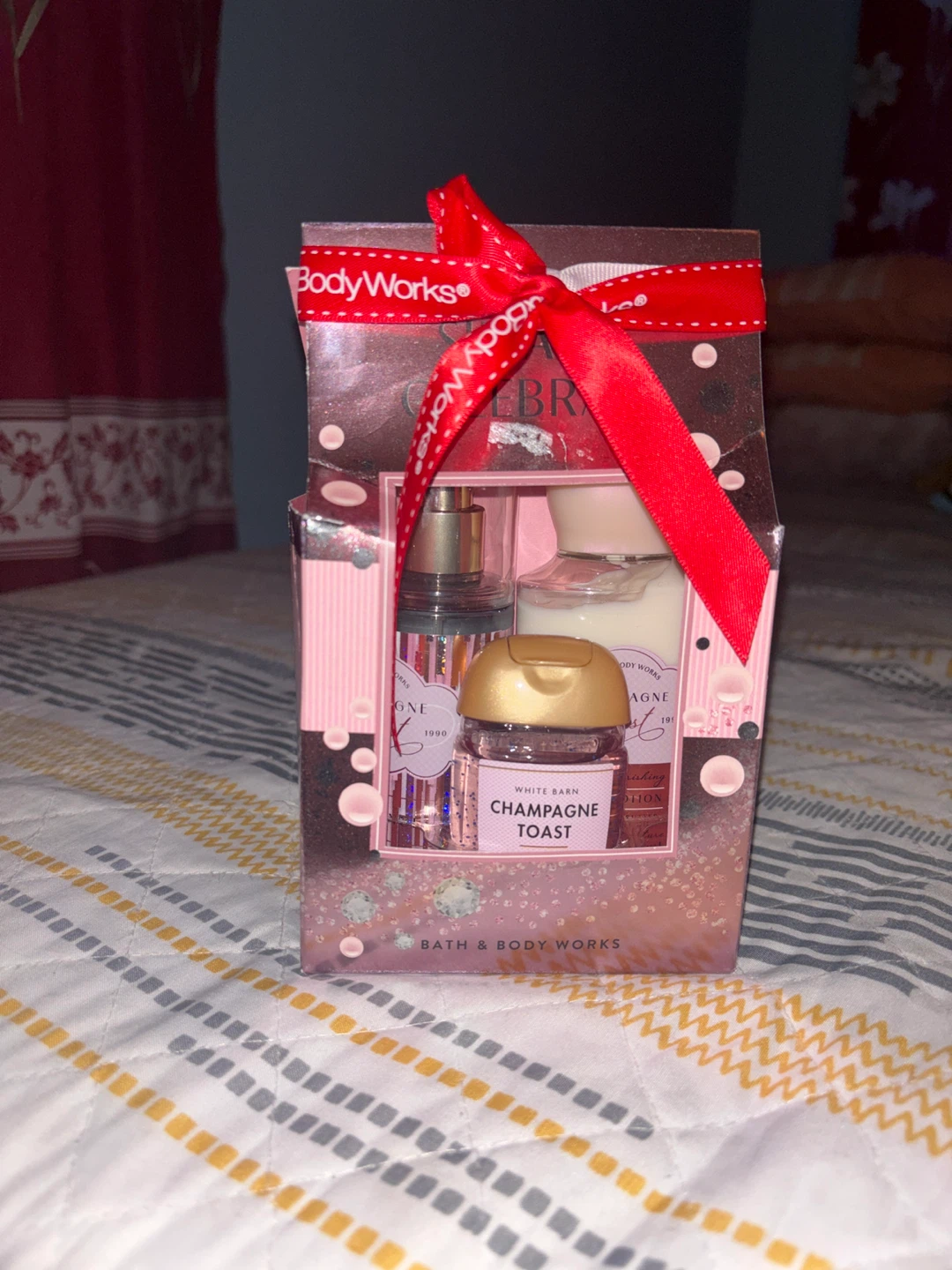 Bath & Body Works Champagne Toast Mini Gift Set - photo 2
