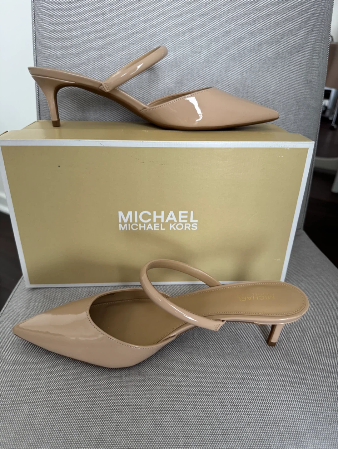 Brand New Michael Kors Beige Leather Pointed Toe Shoes - photo 3