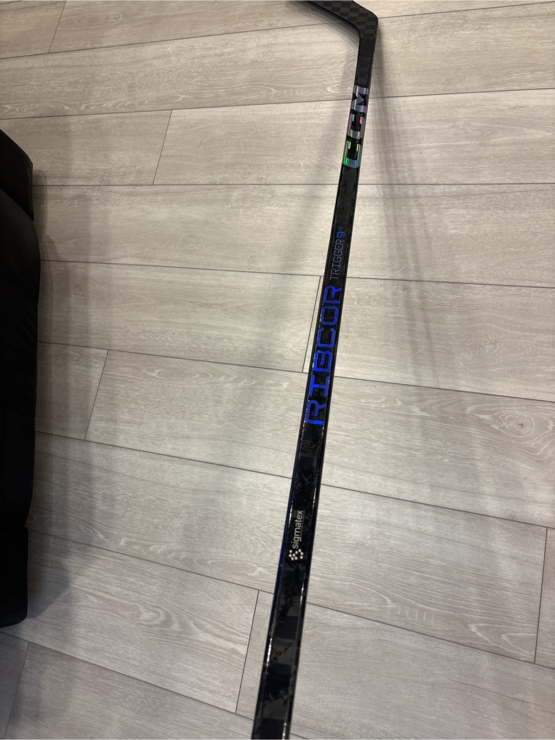 Left hand CCM trigger 9k, Jr 40 flex, p28 curve hockey stick - photo 5
