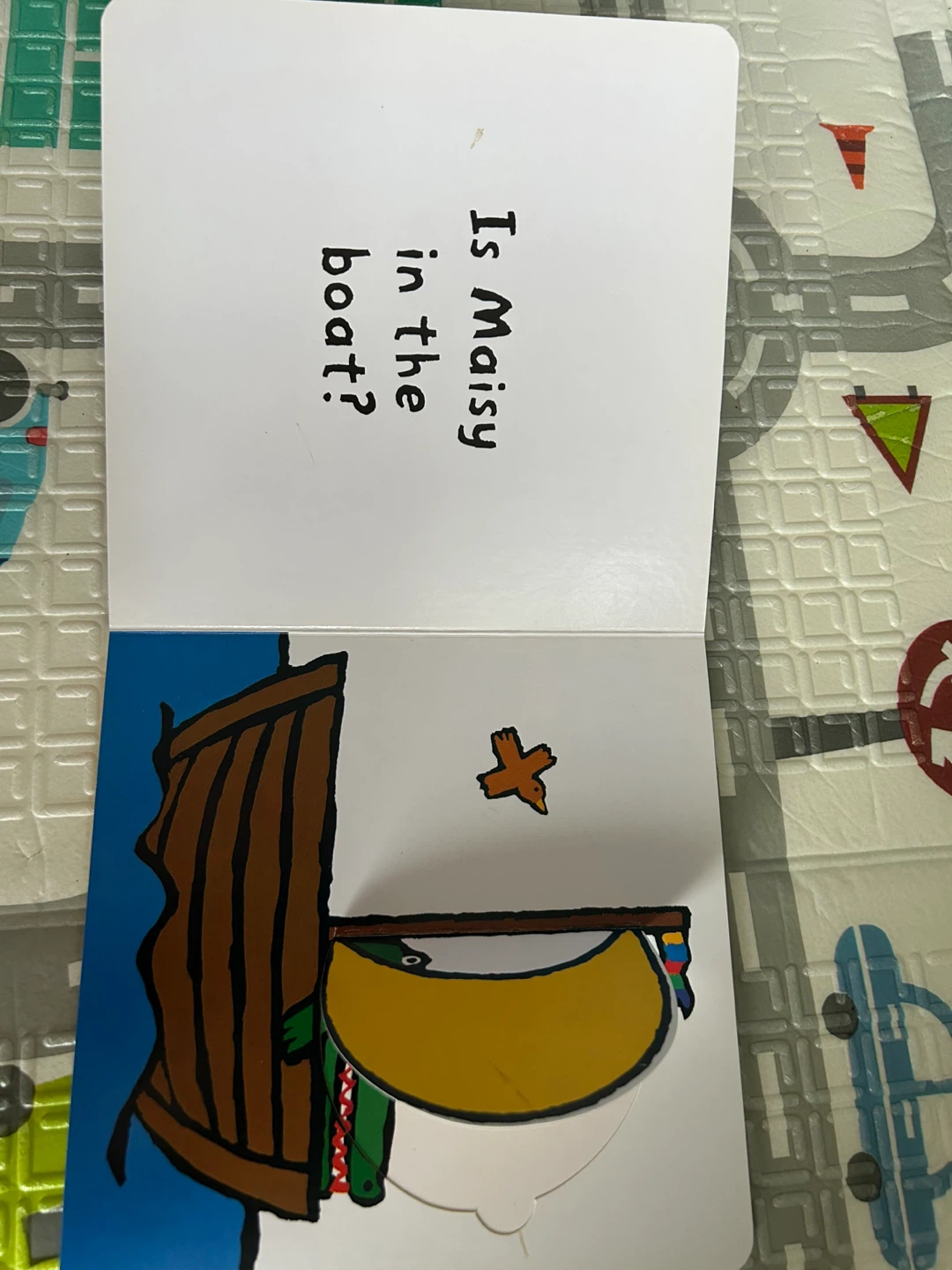 Where is Maisy? Lift the Flap Book - photo 4