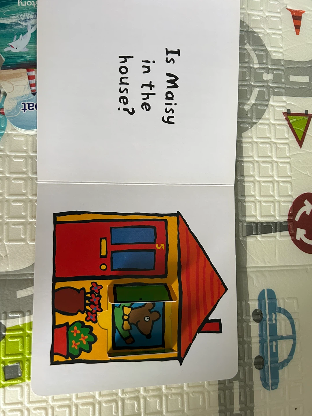 Where is Maisy? Lift the Flap Book - photo 3