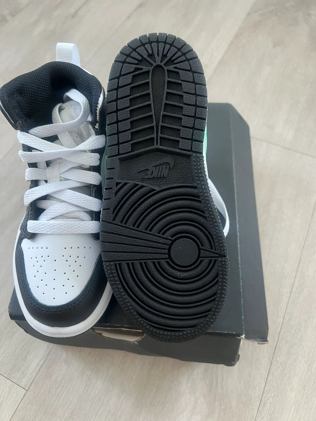 Kids' Air Jordan 1 Mid SE Shoes - photo 3