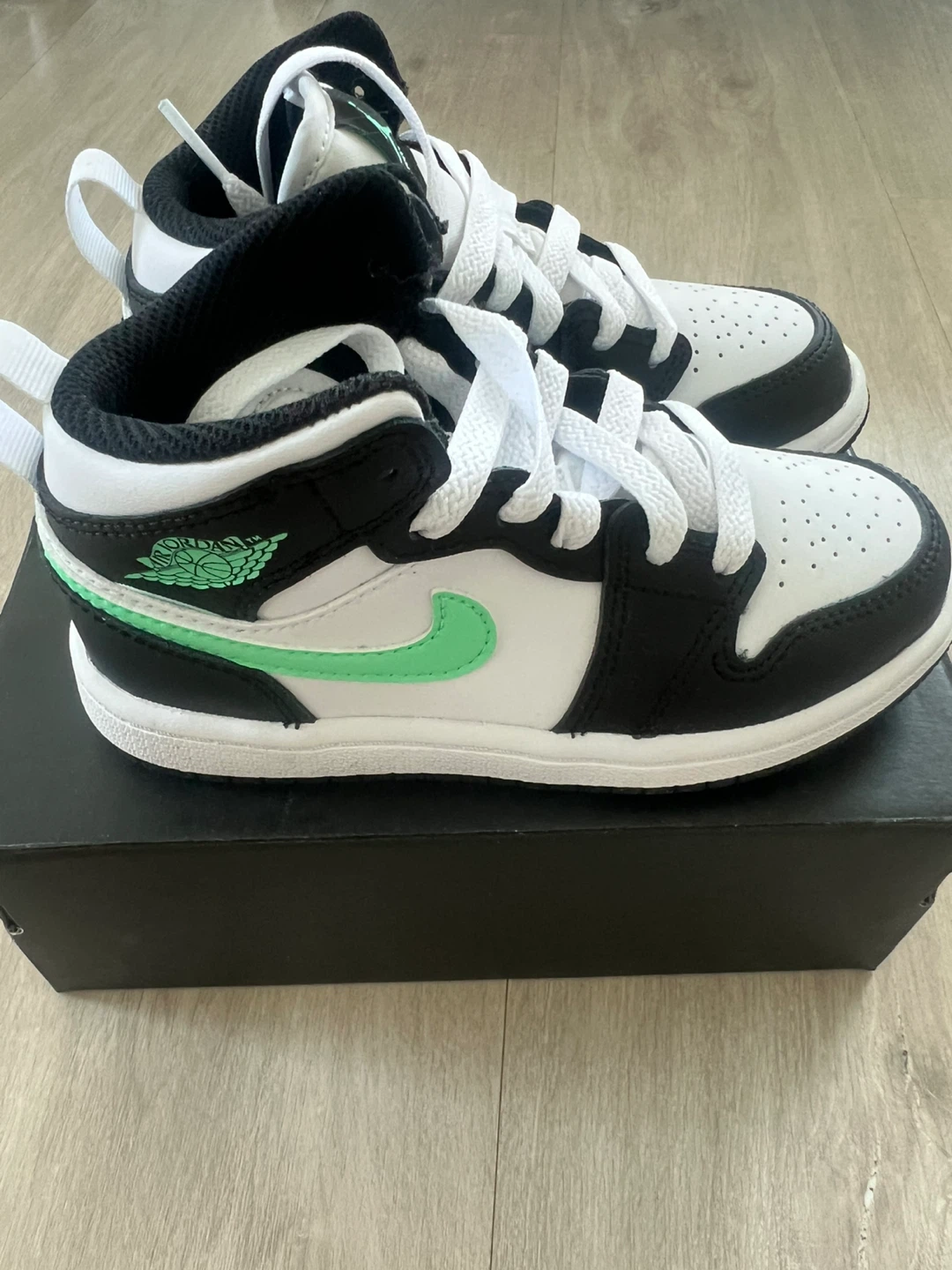 Kids' Air Jordan 1 Mid SE Shoes - photo 2