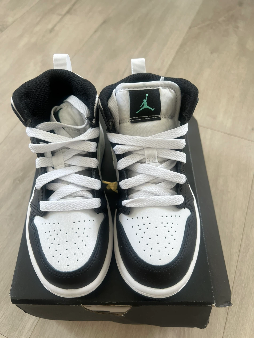 Kids' Air Jordan 1 Mid SE Shoes