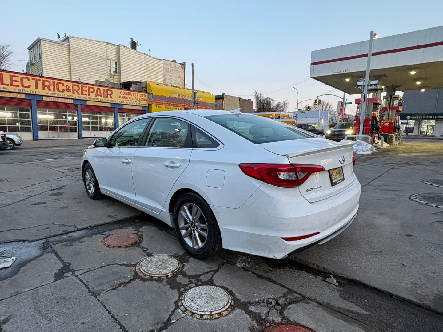 White Hyundai Sonata - photo 5