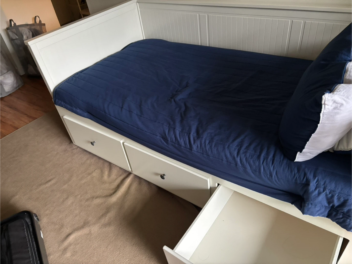 Ikea Hemnes White Daybed with 3 Drawers