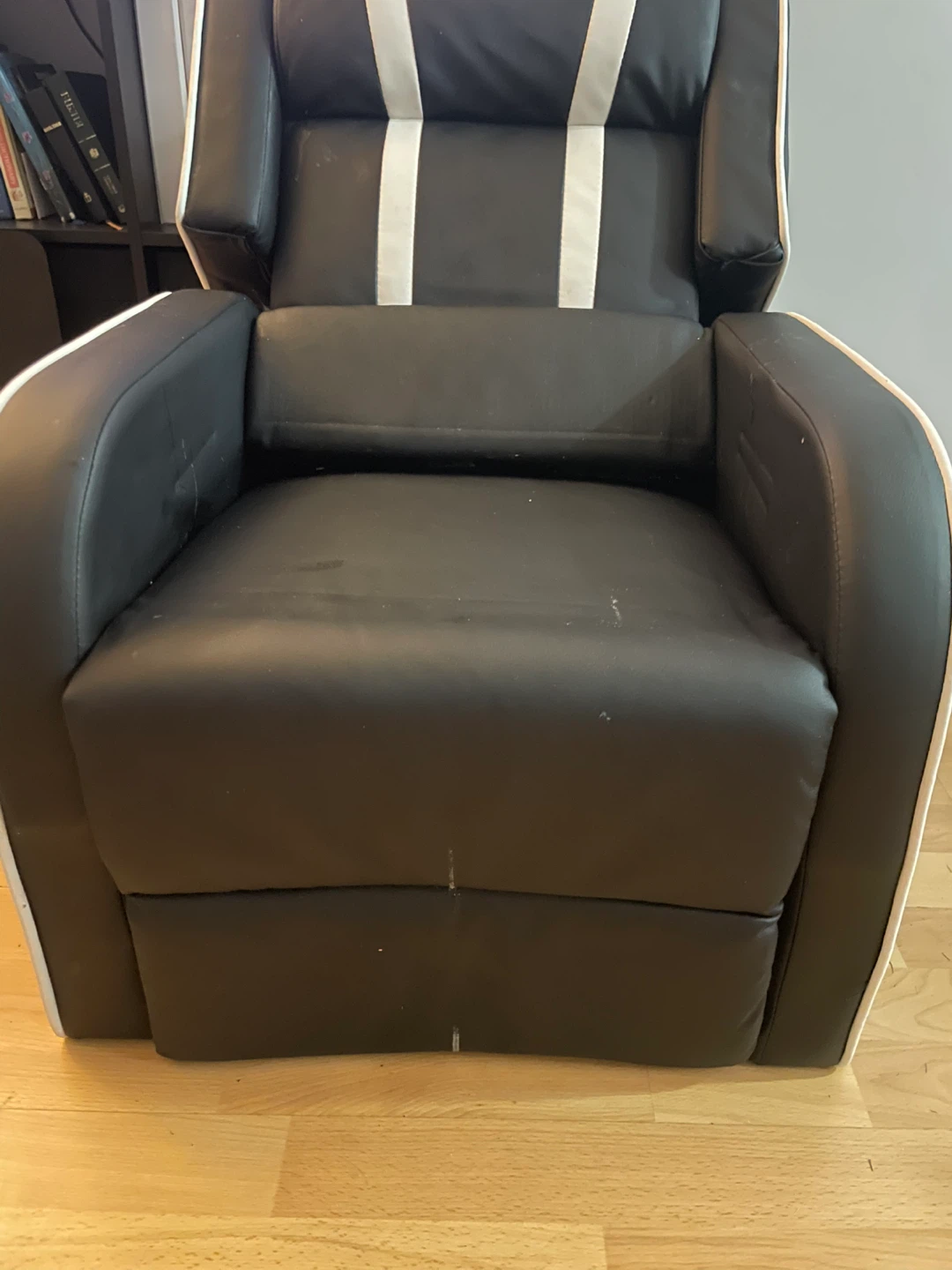 Black and White Recliner Chair(For children under 10 years old)