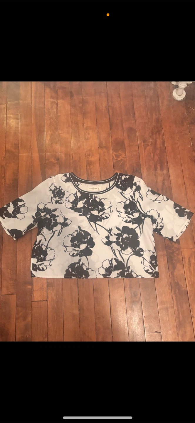Abercrombie & Fitch Black and White Floral Crop Top - Size M - photo 4