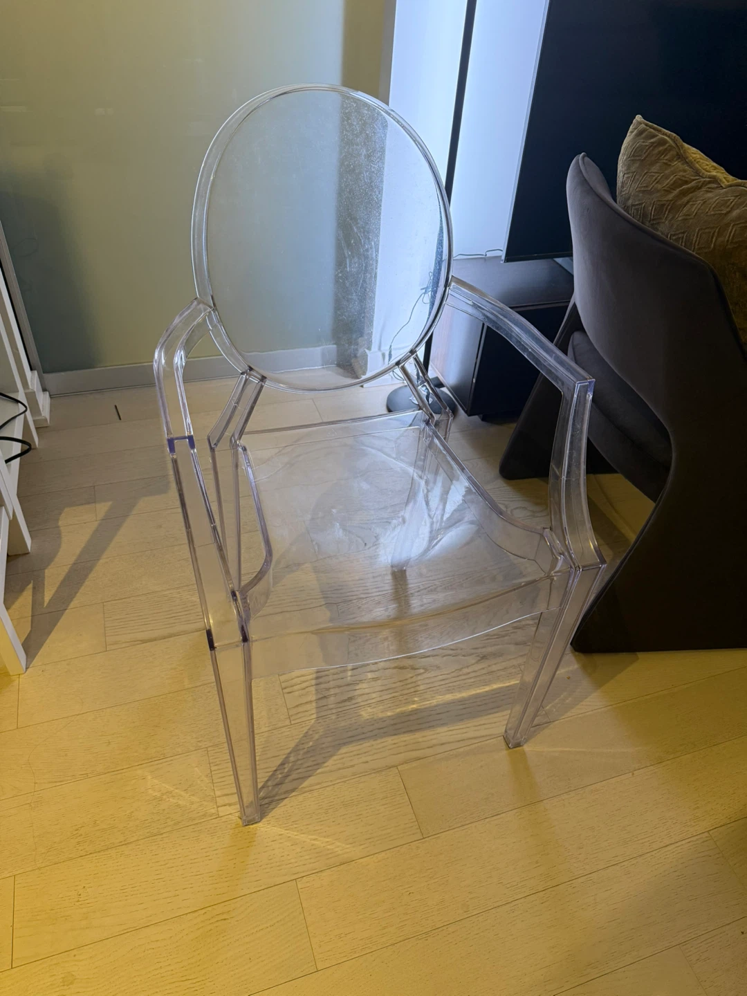 Clear Ghost Chair
