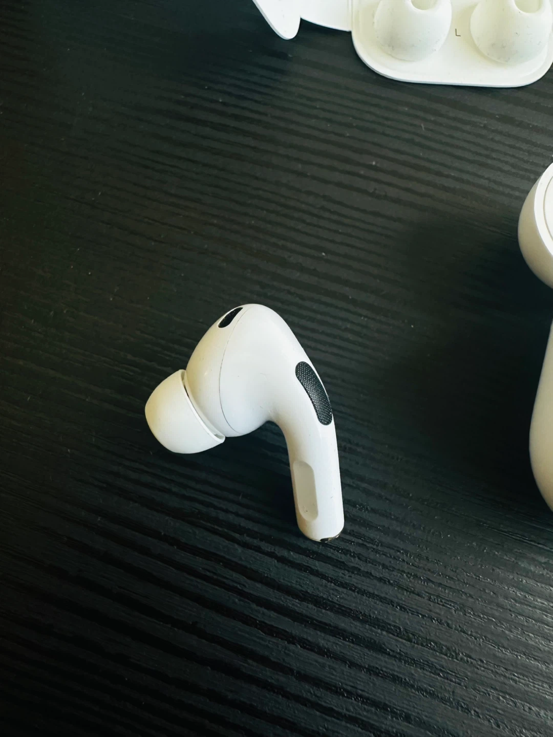Apple AirPods Pro (2st Gen) Charging Case & left Ear bud ONLY - photo 5