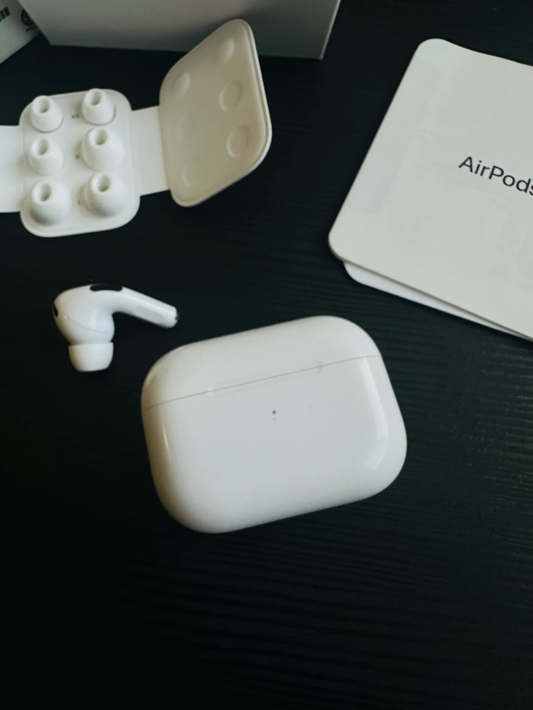 Apple AirPods Pro (2st Gen) Charging Case & left Ear bud ONLY - photo 2