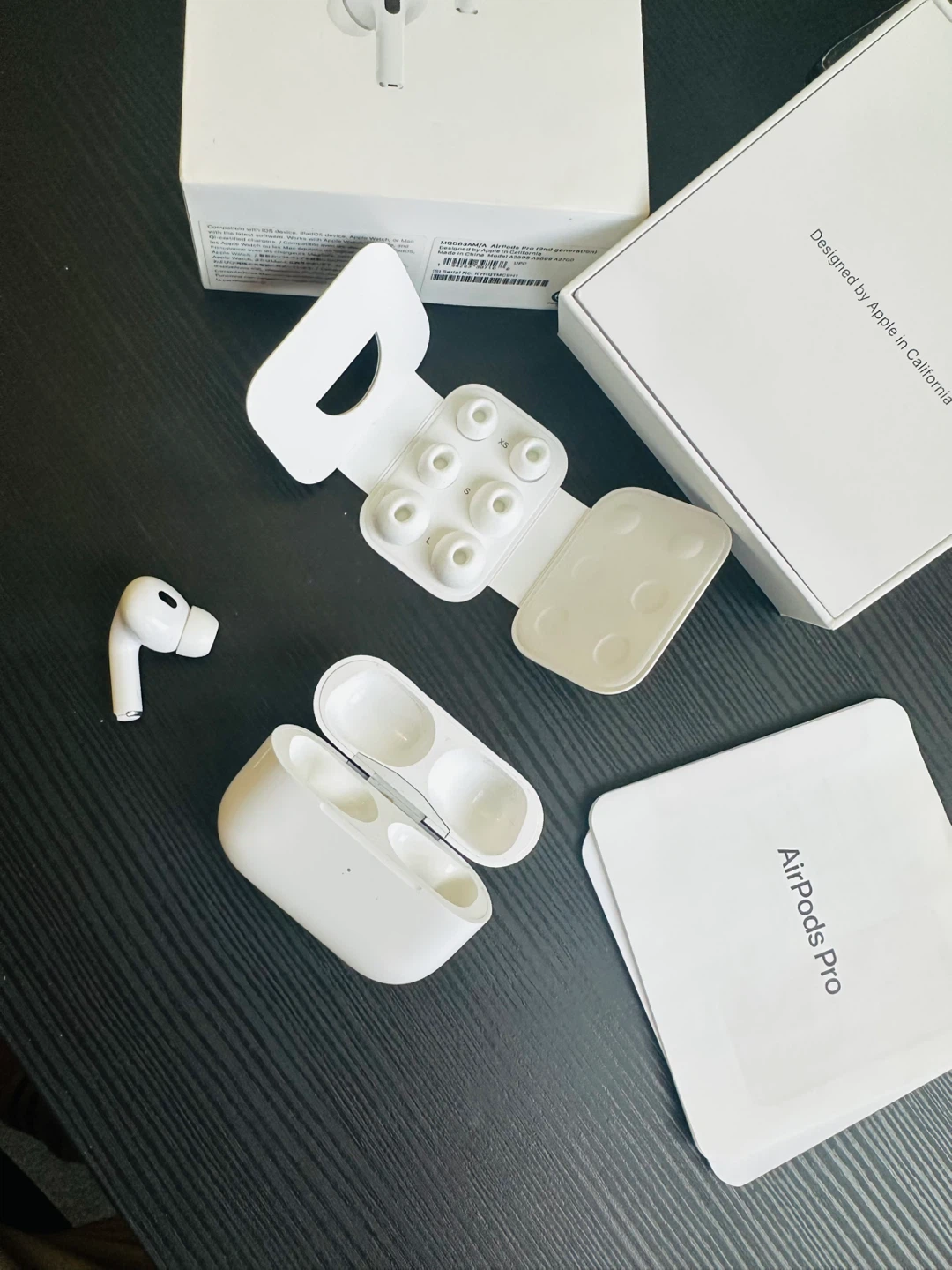 Apple AirPods Pro (2st Gen) Charging Case & left Ear bud ONLY