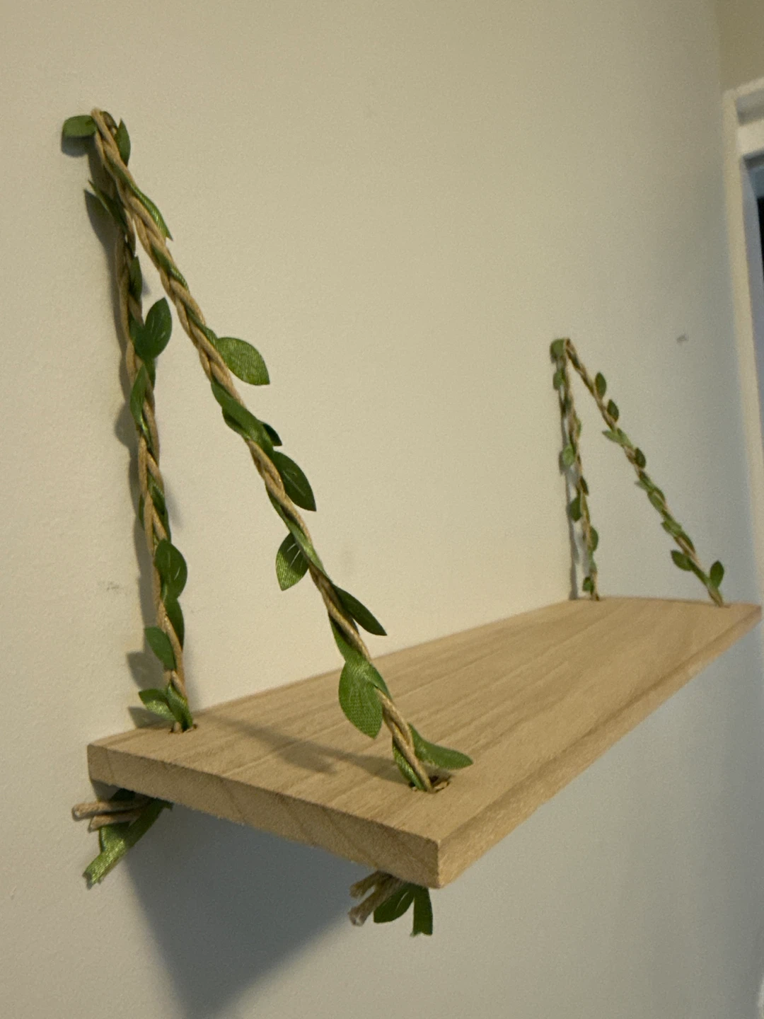 Hanging Shelf with Faux Ivy - photo 3