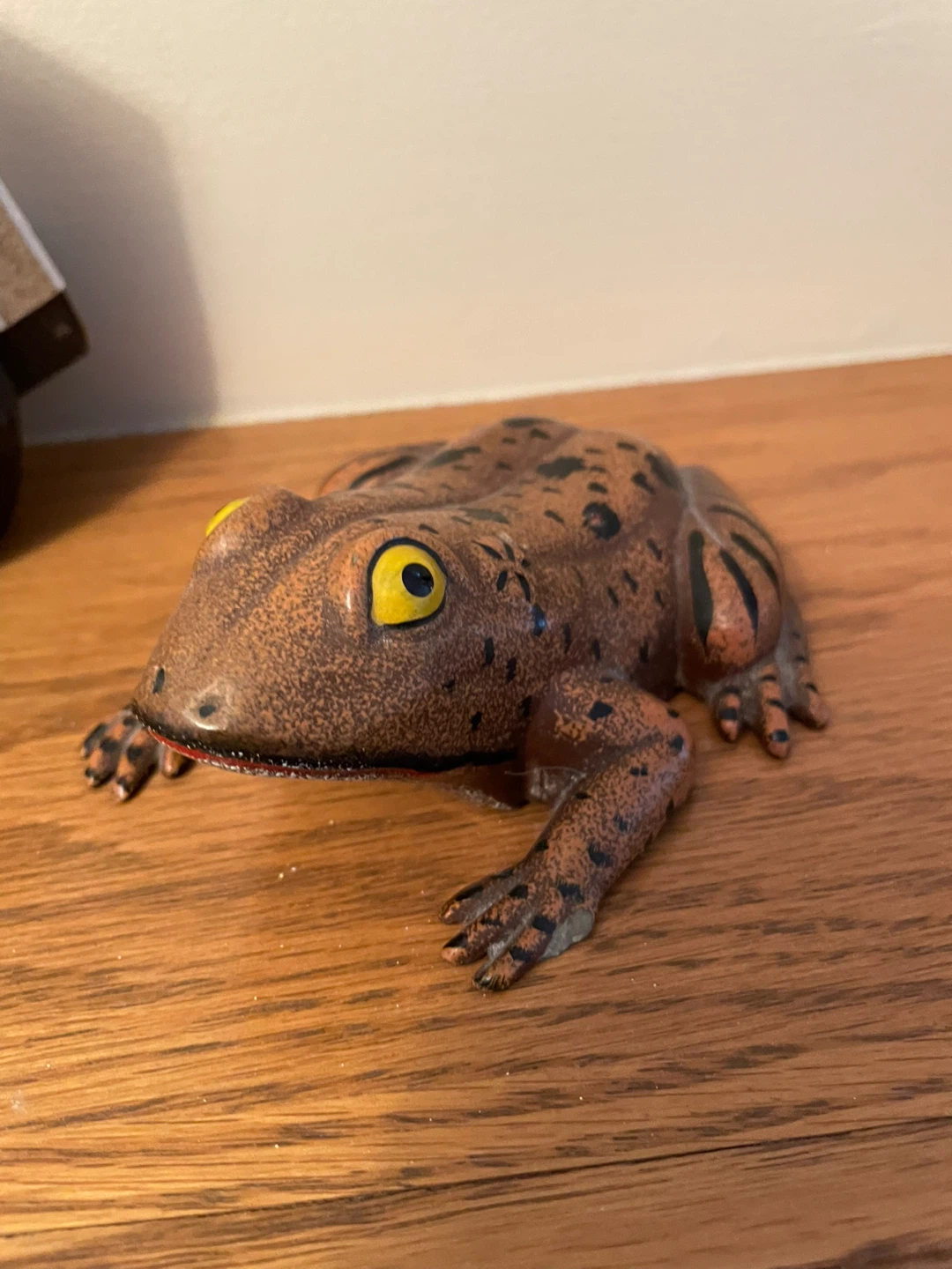 Brown Frog Figurine - photo 2