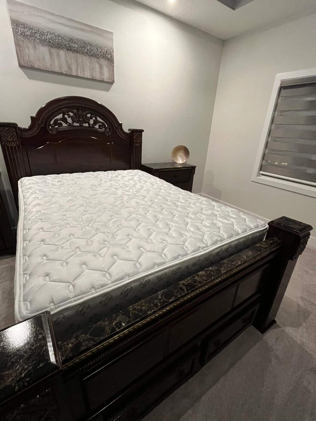 Matching queen size mattress and queen spring box