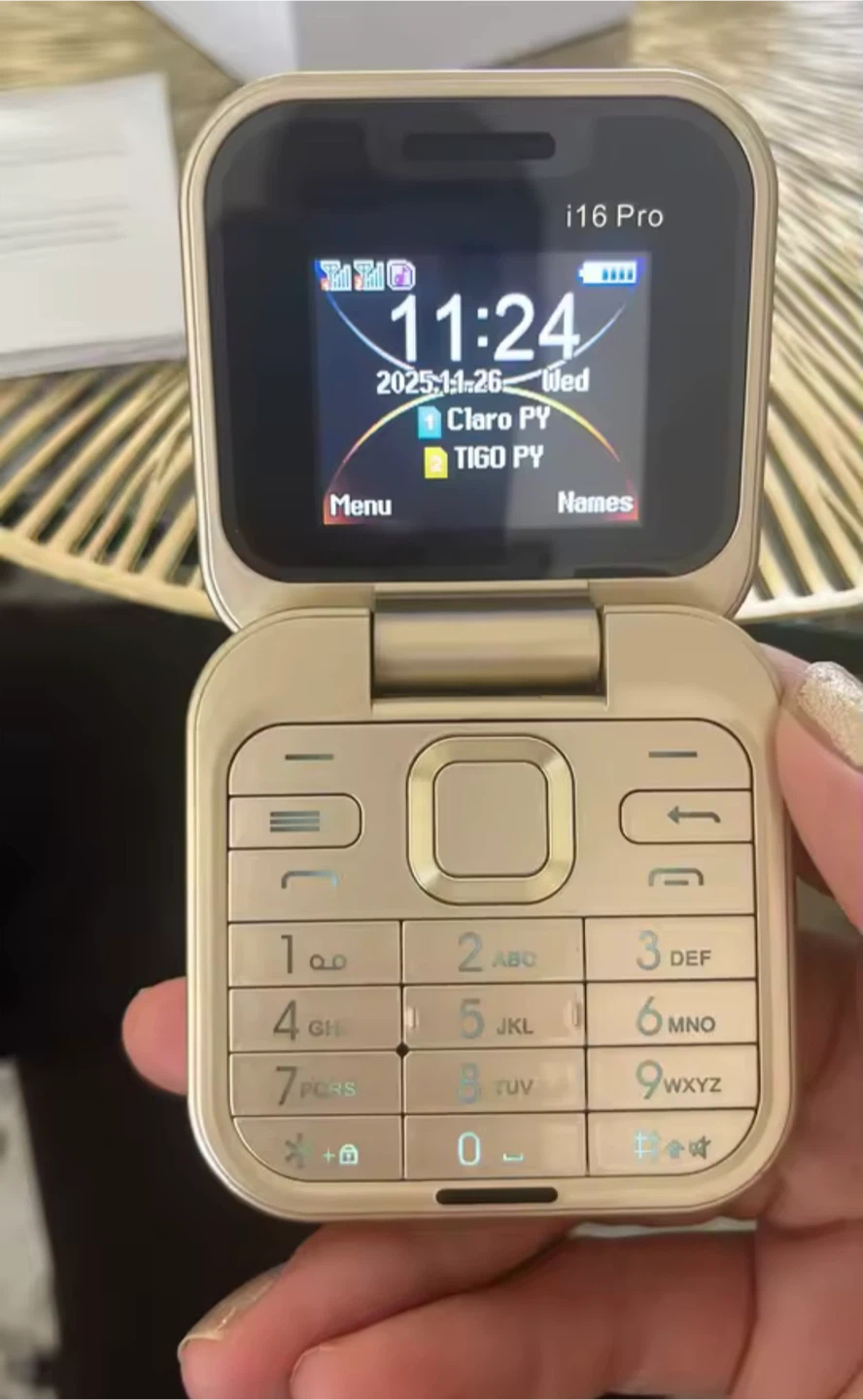 i16 Pro Flip Phone Gold look like iphone - photo 5