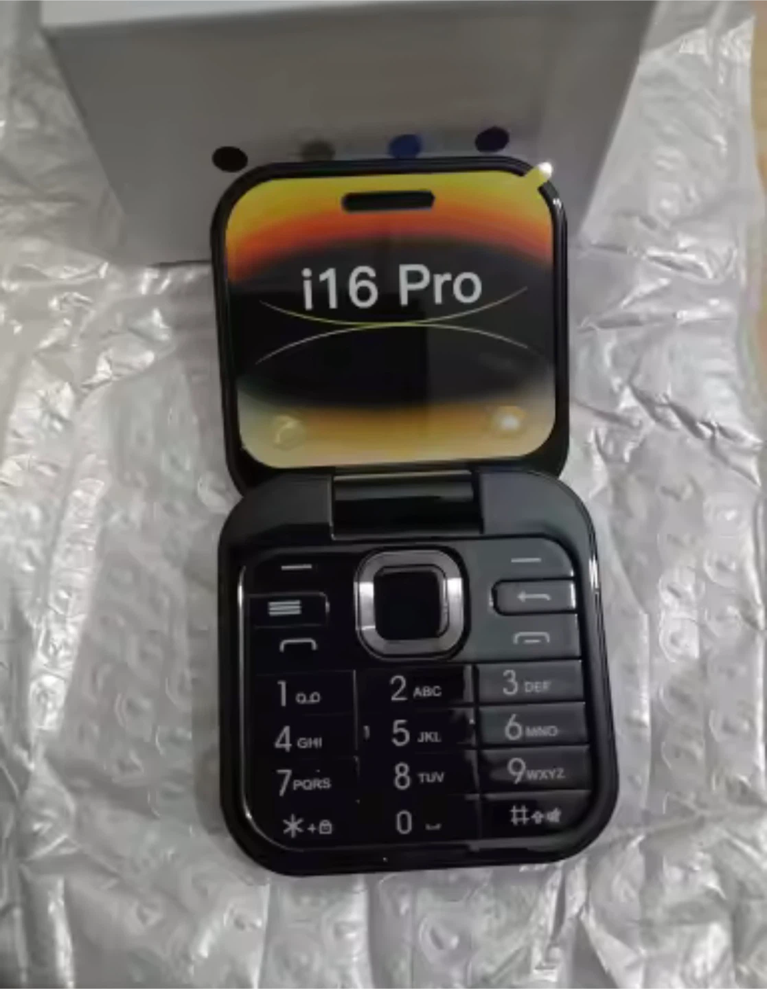 i16 Pro Flip Phone Gold look like iphone - photo 2