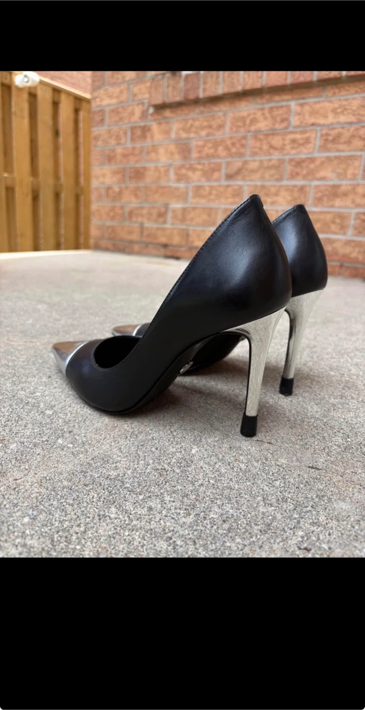 US 8.5 Michael Kors Black Leather Silver Cap Toe Pumps Heels - photo 3
