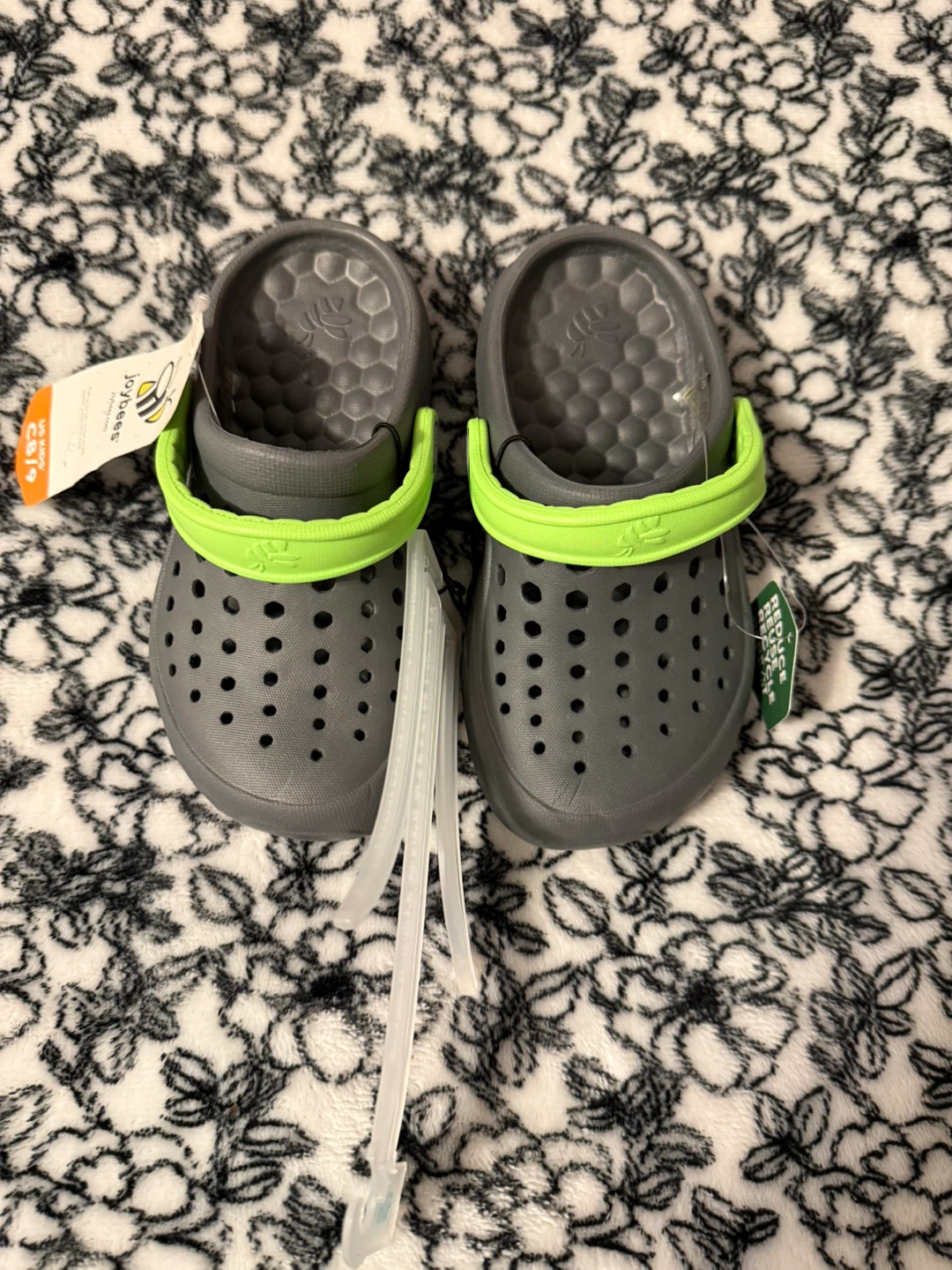 Joybees US Kids C8/9 Gray & Neon Green Clogs